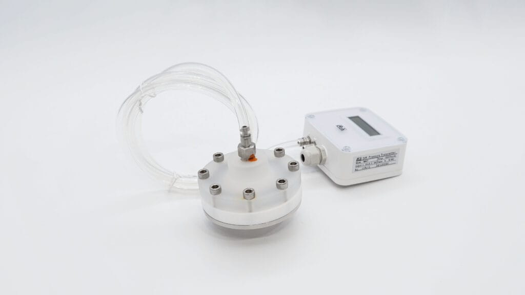 TWM11 assembled with DIT-P diaphragm seal featuring PP upper and PTFE lower materials for corrosive media applications.