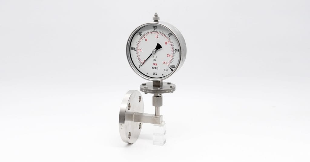 Diaphragm gauge with flange offset to prevent clogging