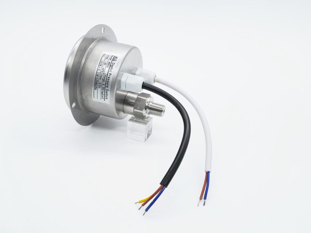 Lower back entry design for tight control panelsLED gauge with diaphragm seal for chemical safety