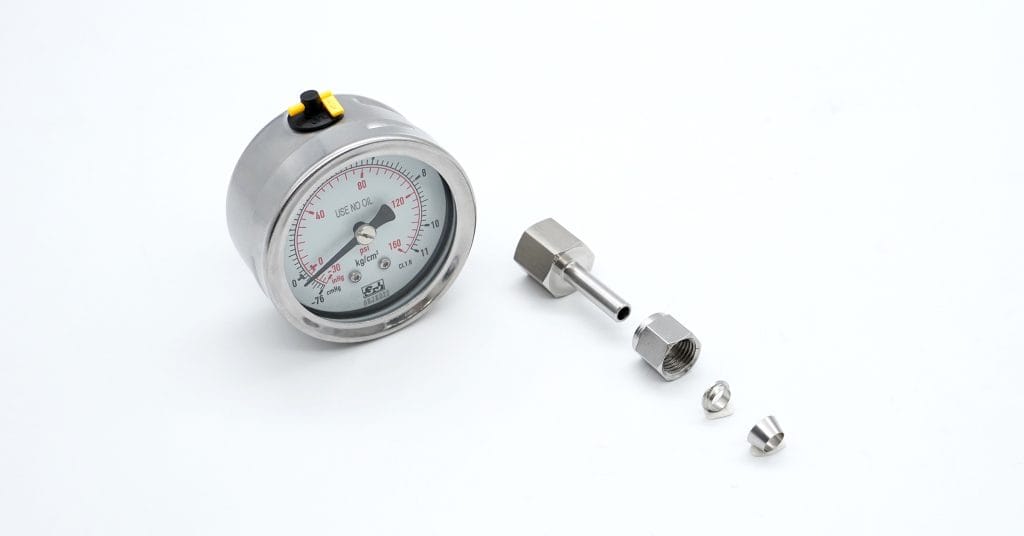 Compact mini gauge with fittings for easy assembly