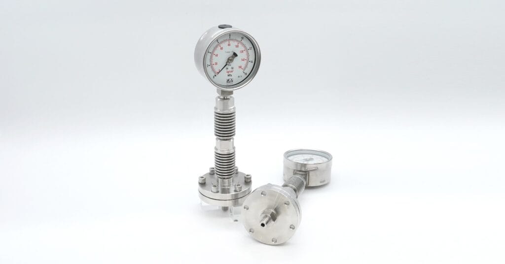 Laser-welded stainless steel pressure gauge with diaphragm seal for extreme cold temperature applications