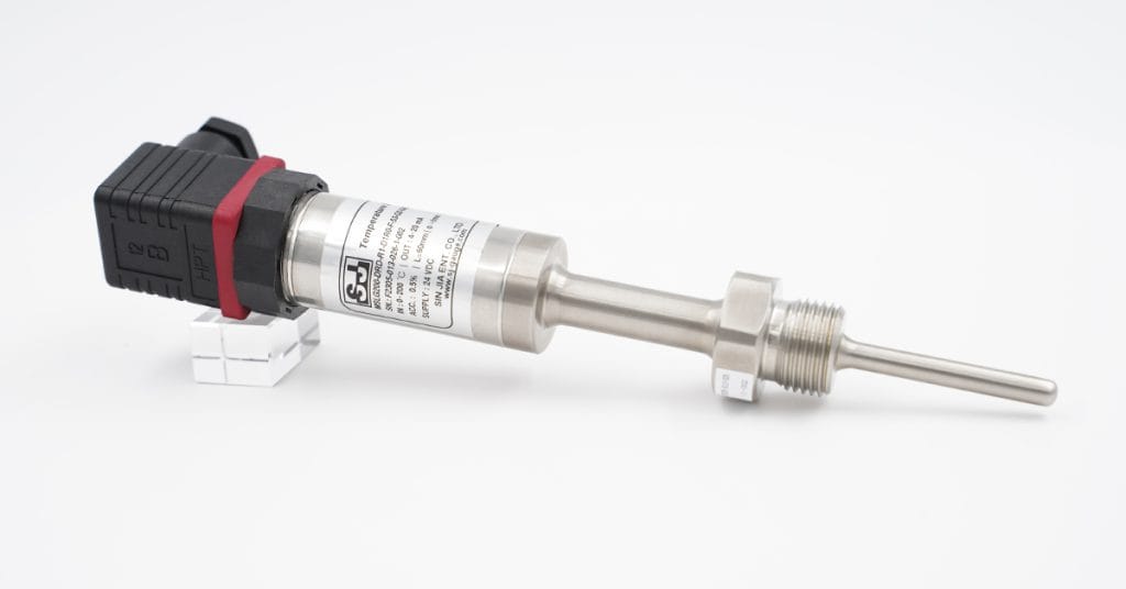 Compact temperature transmitter with extension tube