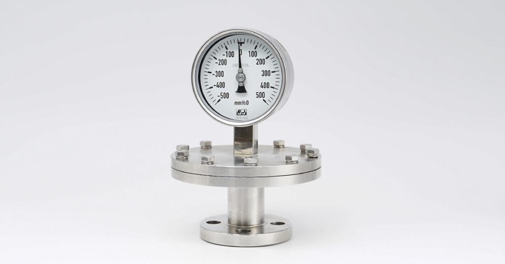 Industrial micro-pressure gauge with flange for gas monitoring