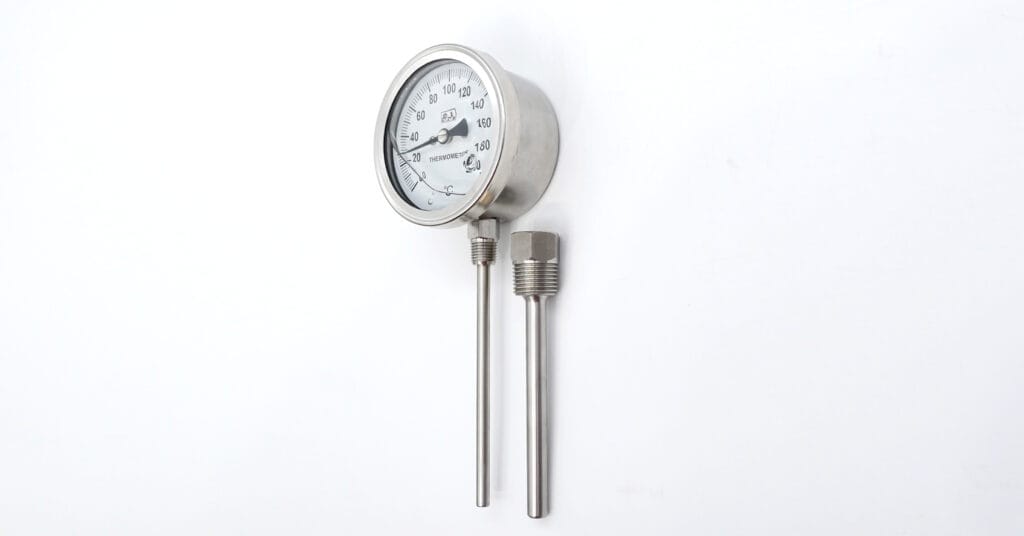 This bimetal thermometer features a stainless steel thermowell for probe protection and durability