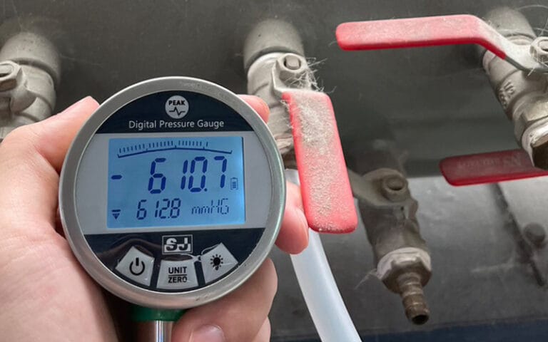 SJ Gauge diagram explaining vacuum measurement with a pressure gauge
